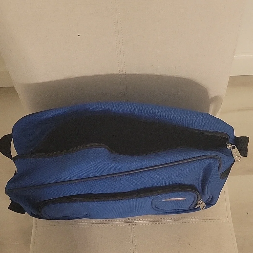 American Tourister bag - Picture 3 of 5